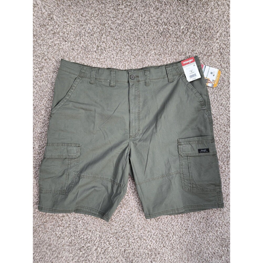 WRANGLER Green Cargo Shorts Mens 44 Relaxed Fit Five Star Low Flex 10" Inseam